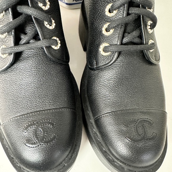 Chanel pearl combat boots - Picture 5 of 12